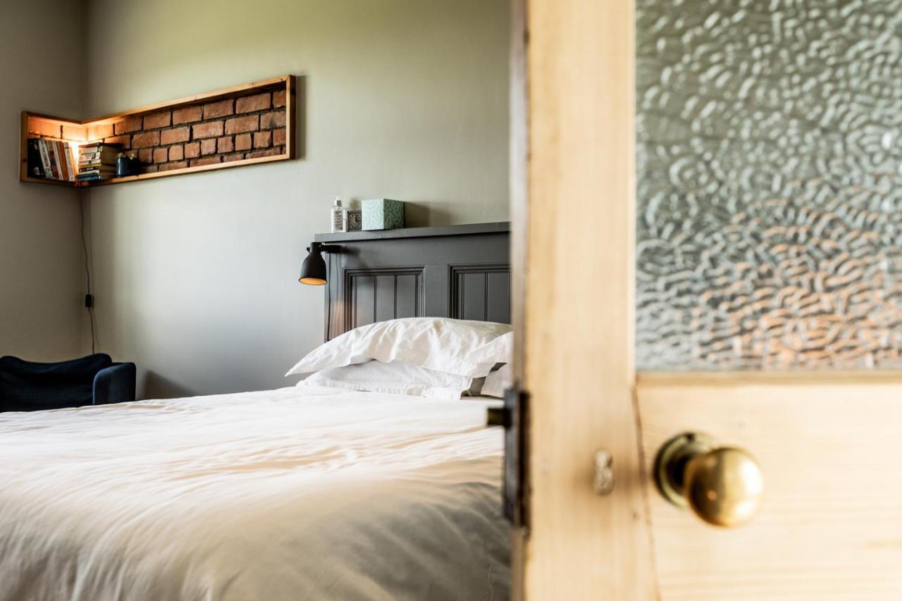 The Old Vicarage Bed and Breakfast Moylgrove Eksteriør billede