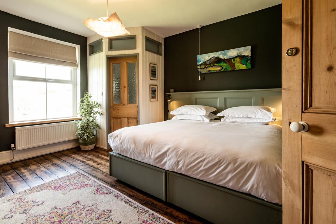 The Old Vicarage Bed and Breakfast Moylgrove Eksteriør billede