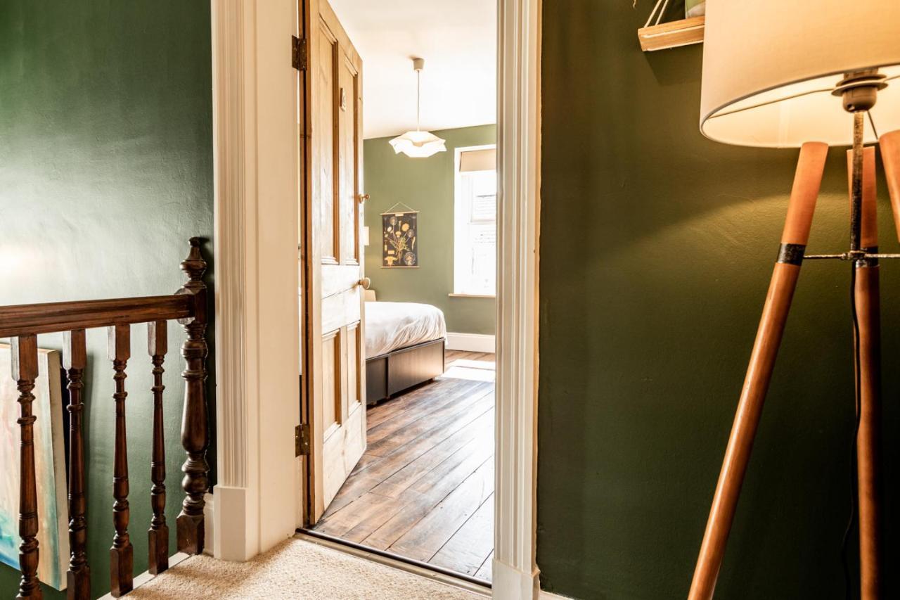 The Old Vicarage Bed and Breakfast Moylgrove Eksteriør billede