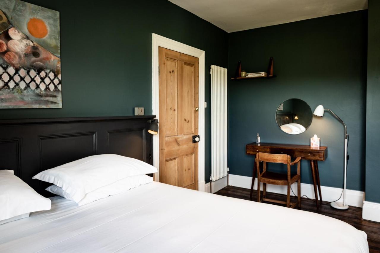 The Old Vicarage Bed and Breakfast Moylgrove Eksteriør billede